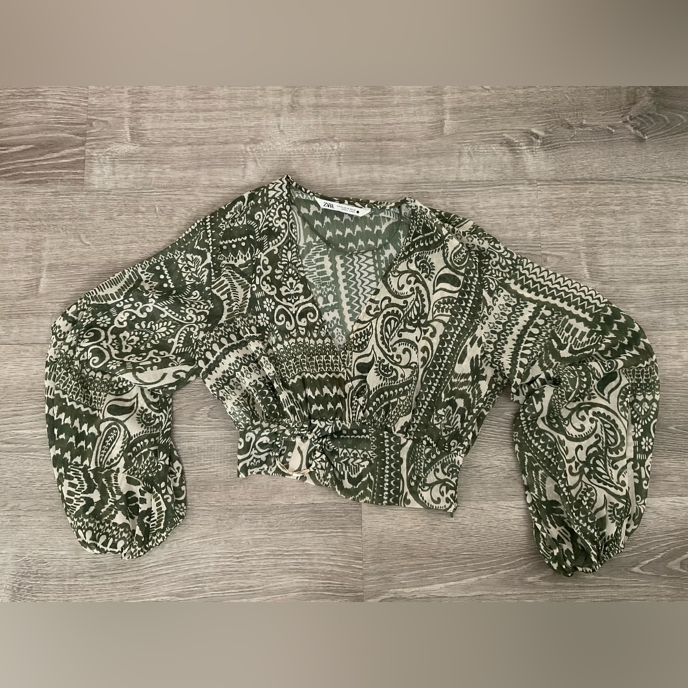 Green paisley cropped Zara blouse with long wide sleeves